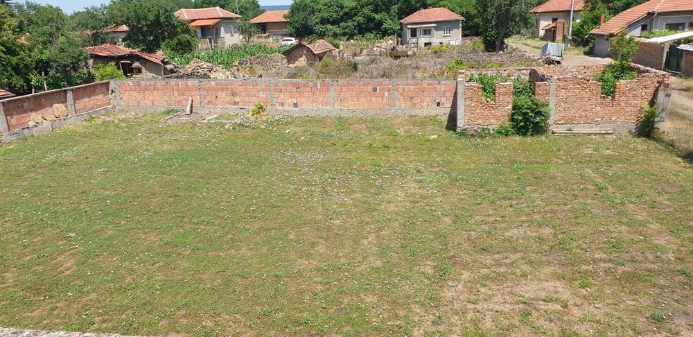 Масивна тухлена къща