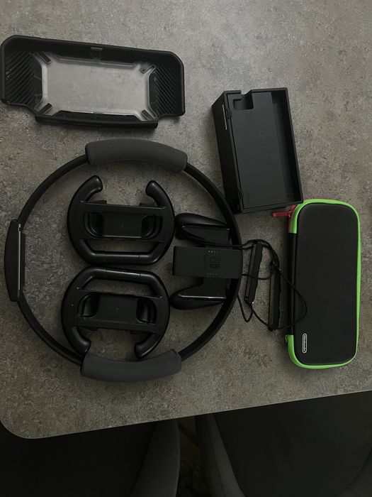Nintendo Switch OLED + 3 игры + Чехол и аксессуары