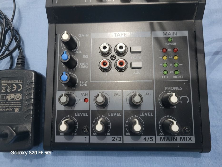 Vand mixer mackie mix 5