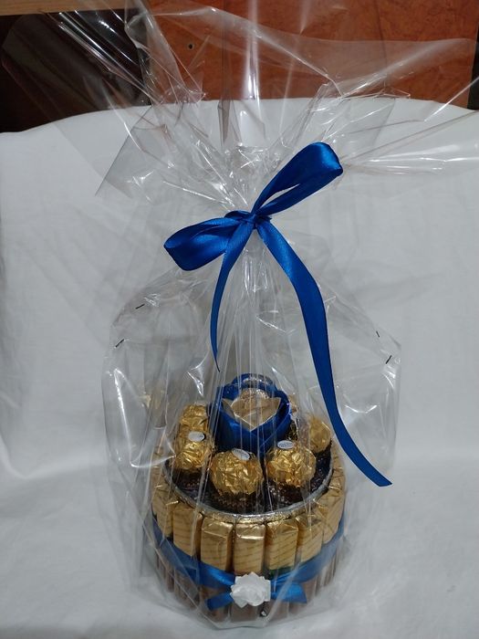 Aranjamente din satin și bomboane Ferrero Roche