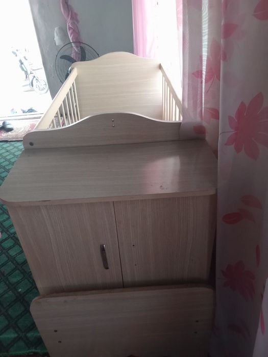 Bollar kravati sotiladi