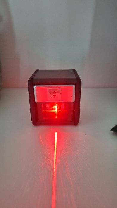 Nivela laser Bosch Quigo III cu linii in cruce