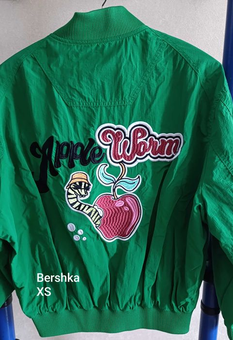 Ветровка Bershka