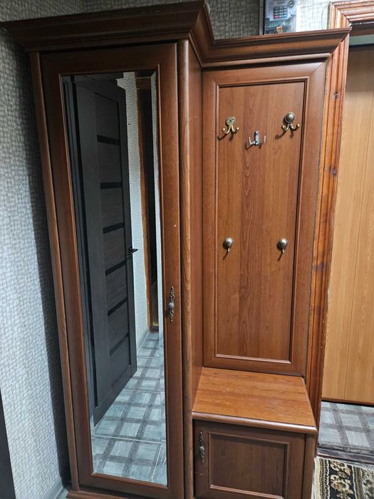 Холодильник, прихожая