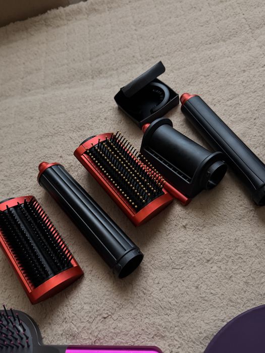 Фен-стайлер Dyson