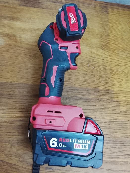 Mini flex Milwaukee cu baterie de 6A Nou.