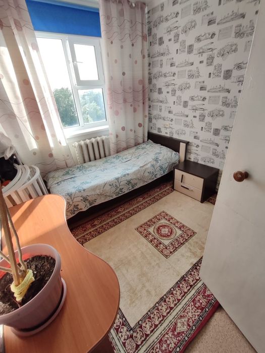 4 комн.. малогабаритную, 4 мкр, 26 дом , 5 этаж.