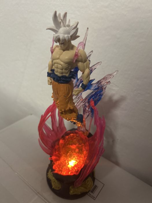 Figurina Dragon ball z ultra instinct