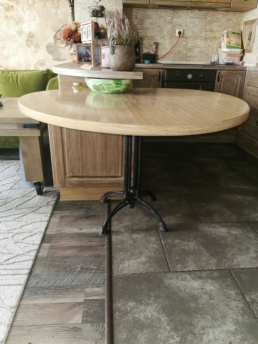 Трапеза маса за хранене с дървен плот и ковано желязо крак - 10%