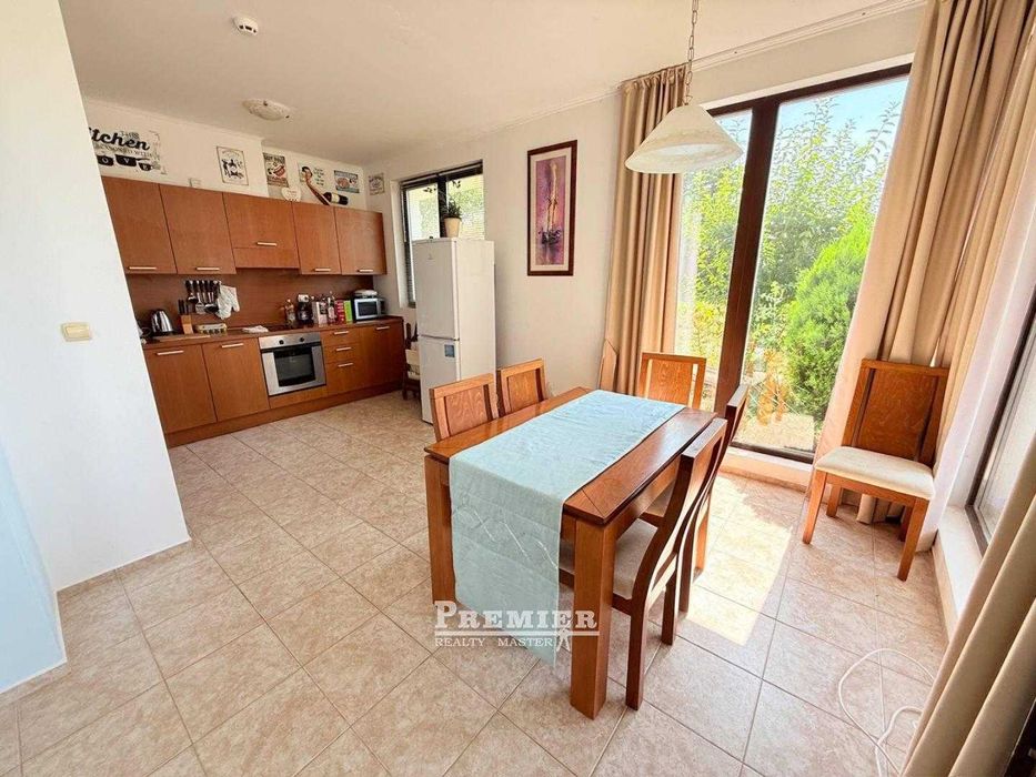 Двуетажна самостоятелна къща