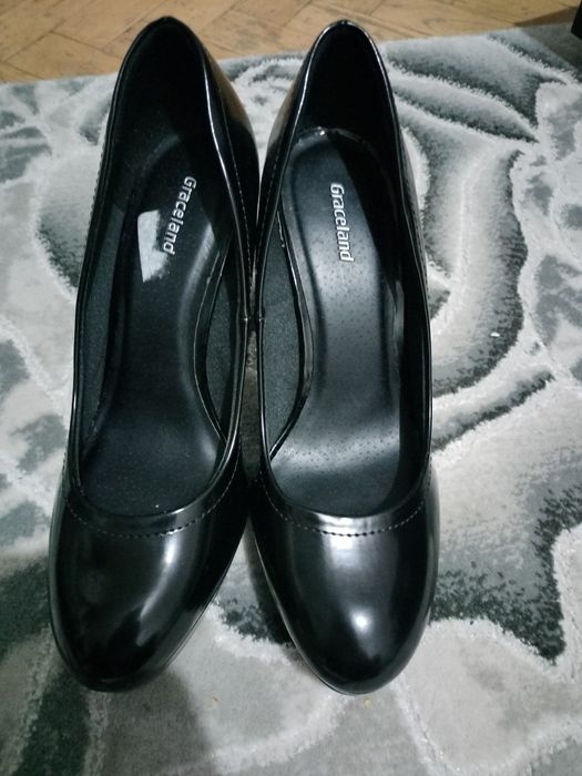 Дамски обувки с висок ток