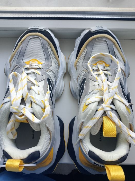 Продам кроссовки новые