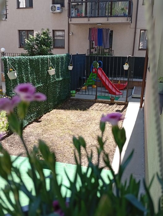 Vând ap 3-4 camere+ curte+ loc parcare -direct proprietar