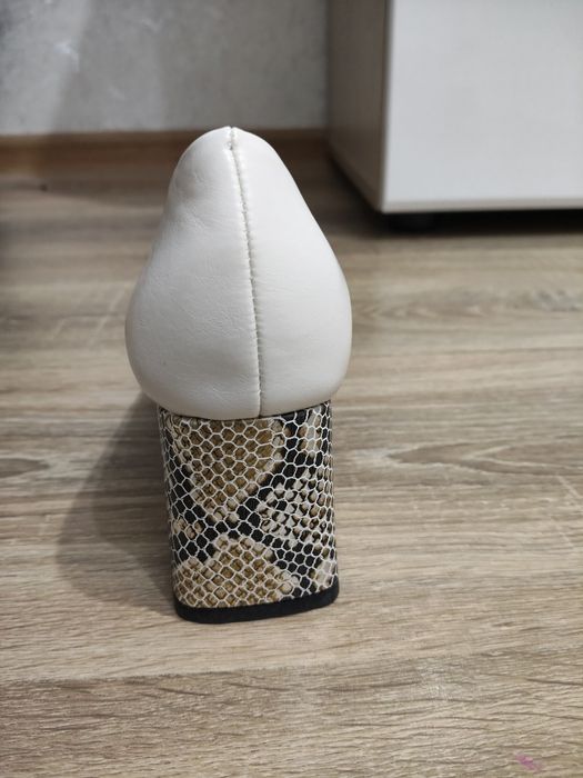 Продам туфли новые