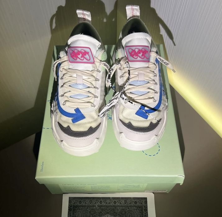 Adidasi off white odsy 1000