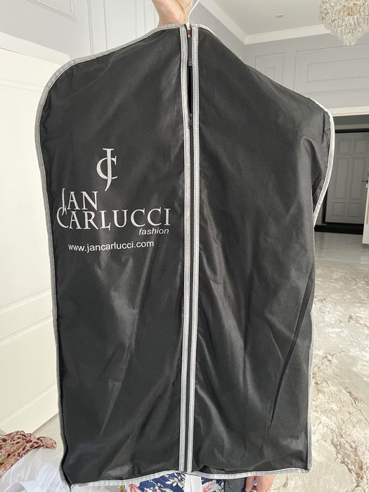 Продам костюм Pierro Gaudi