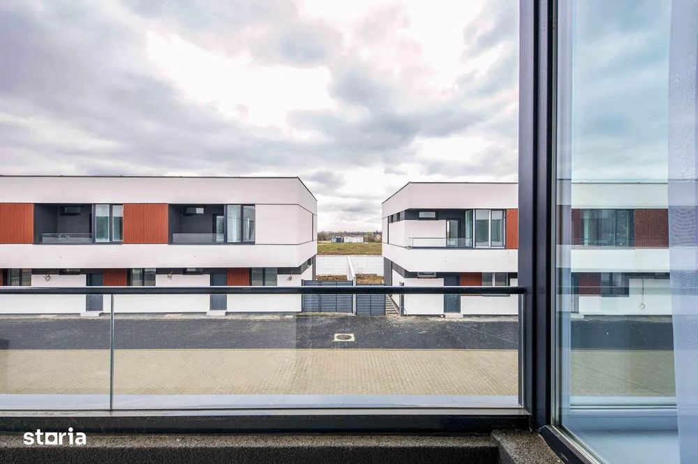 De vanzare casa P+1  120 mp utili 4 camere curte 130 mp