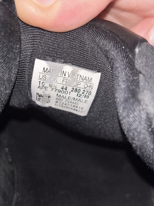 Yeezy 700 mnvn triple black