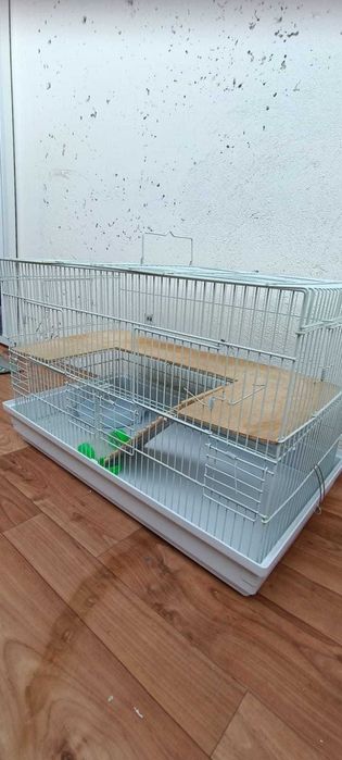 Продам клетку для