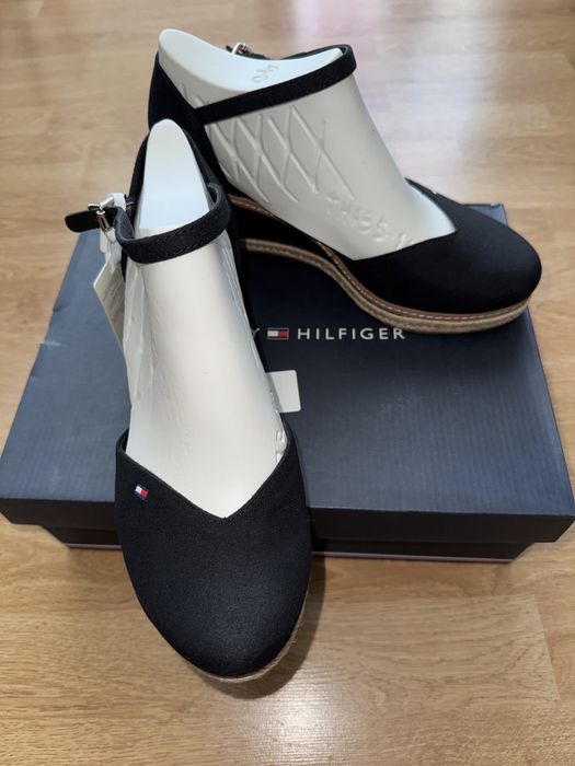 Espadrile Tommy Hilfiger nou cu eticheta