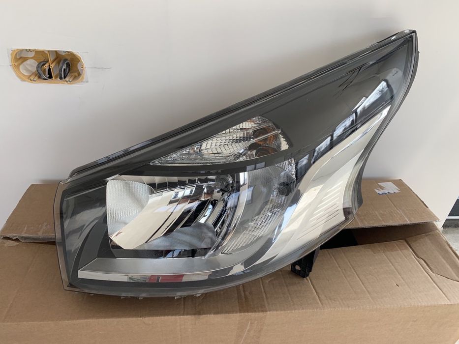 Фар за Рено Трафик/Renault Trafic, 2015-2017г.