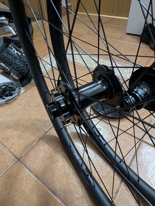 Set nou  roti carbon boost 29 ,XD