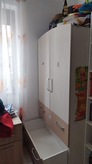 Dulap cu 2 uși și sertare
