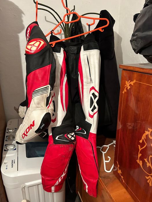 Costum de motocicleta