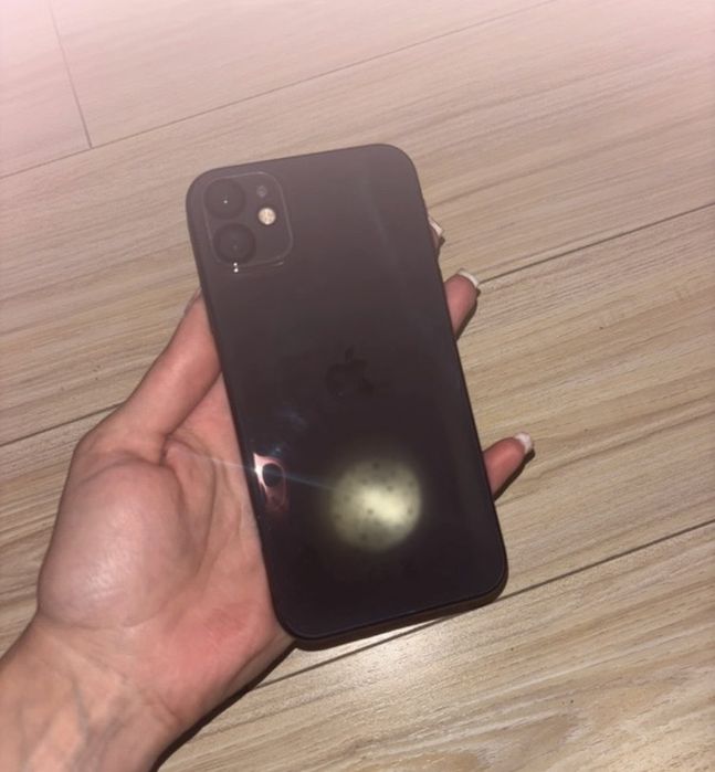 Vand iphone 11 negru