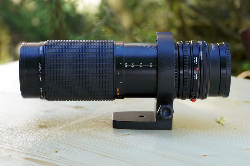 Obiectiv Sigma Zoom Lambda II 75-300mm f4.5-6.5, adaptat Sony E mount.