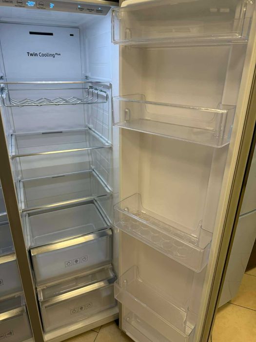 Хладилник SAMSUNG Side By Side