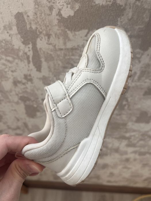 Кроссовки на девочку