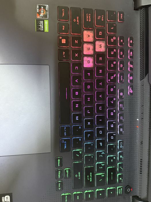 Vând ASUS ROG Strix G15 G513IC – 2.500 lei (negociabil)