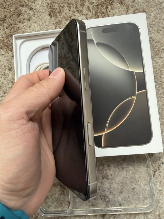 iPhone 16 Pro full box, ca nou, folie si skin protectie