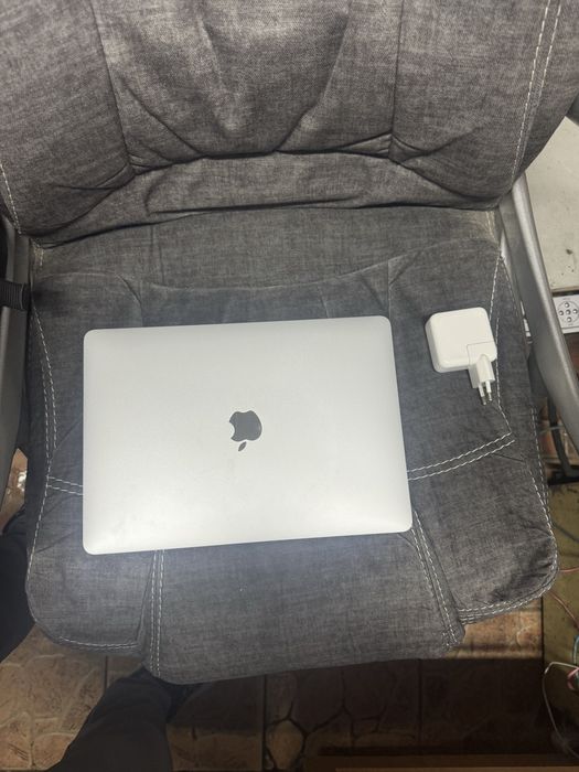 MacBook Air M1 model 2337