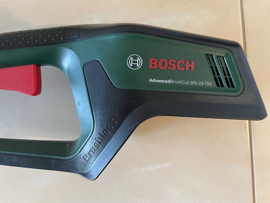 Motocoasa Bosch AdvancedBrushCut 36V-23-750, foarte putin folosita. Optional si acumulatori.