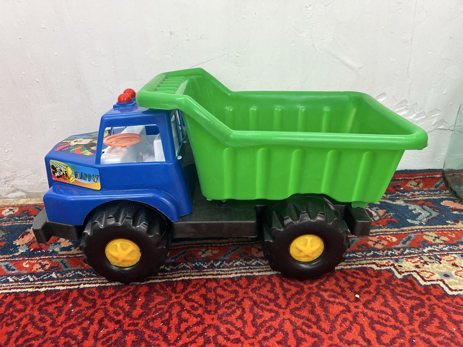Продам грузовик машина  игрушечный большой