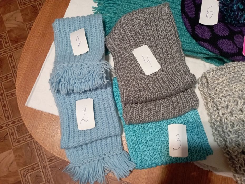 Ръчно плетени шапки и шалове