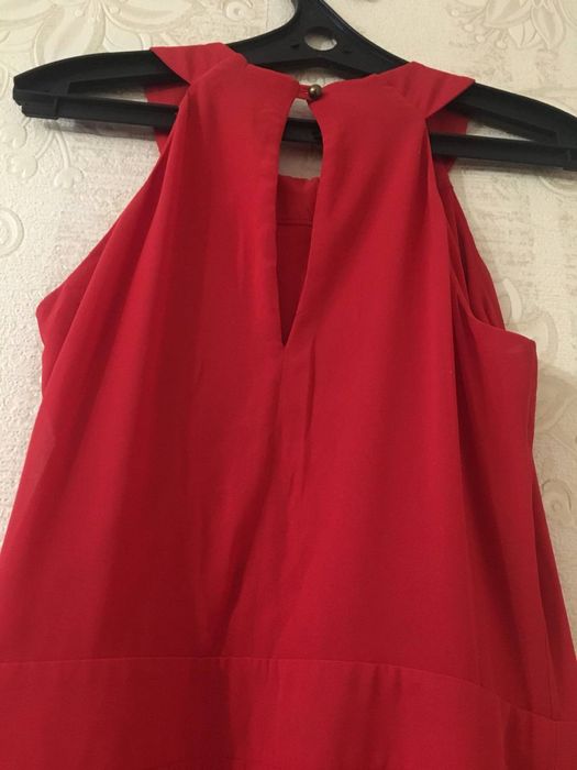 Летнее платье с вырезом