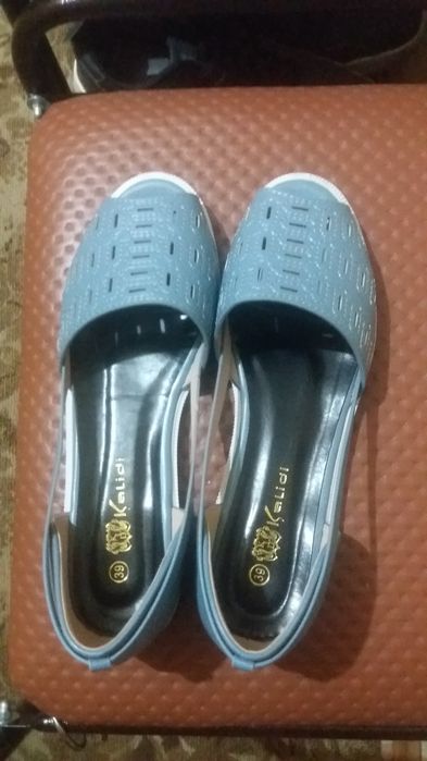 Продам босоножки