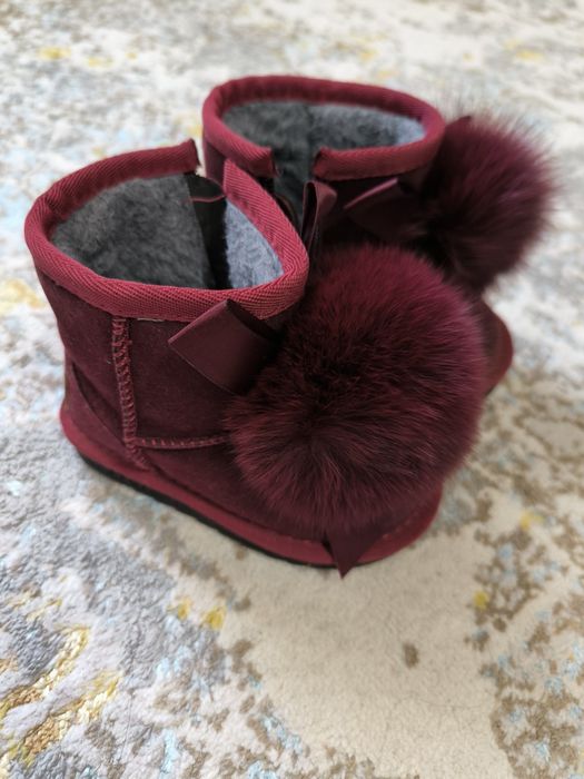 Продам зимние угги на девочку