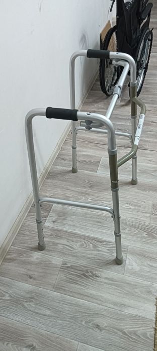 Индвалидни каляска и ходунки