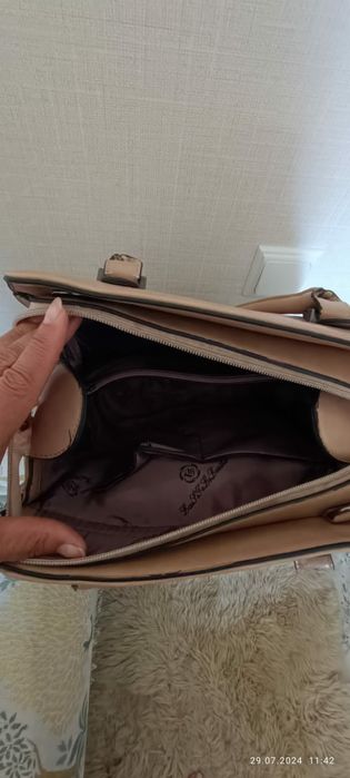 Женская сумка с ремешком