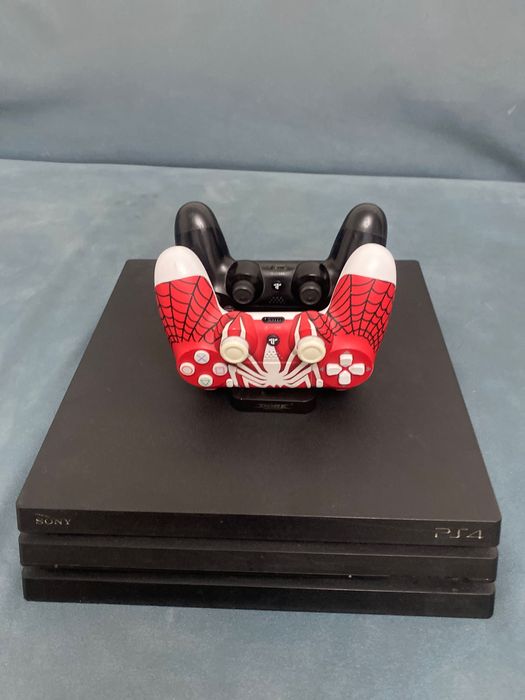 Продам PS4 pro 1 tb