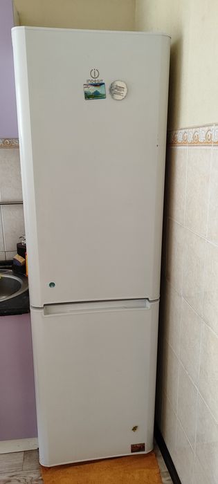 Холодильник Индезит б/у в хорошем состоянии