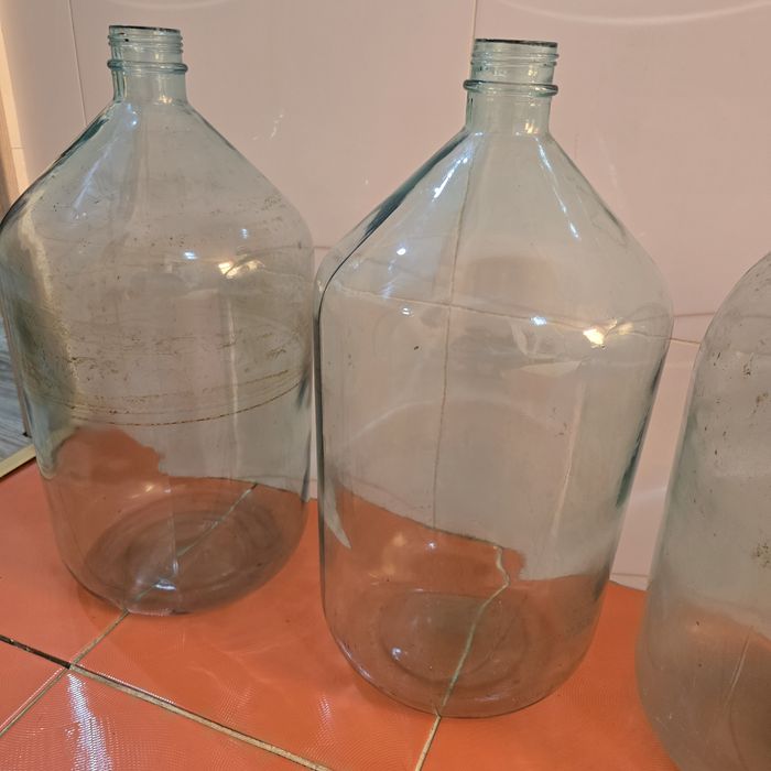 19-литровые стекляные бутыли