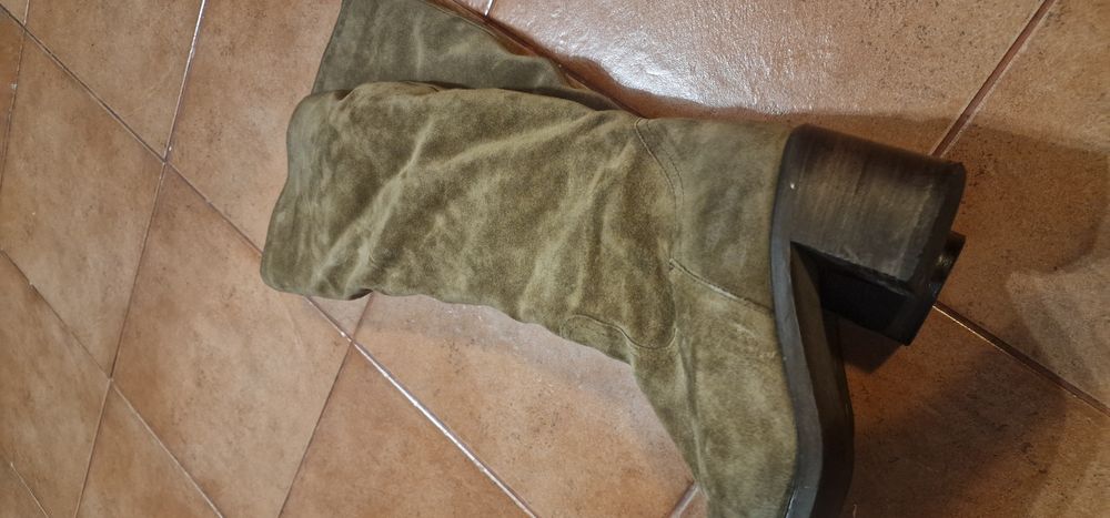 Cizme din piele întoarsă