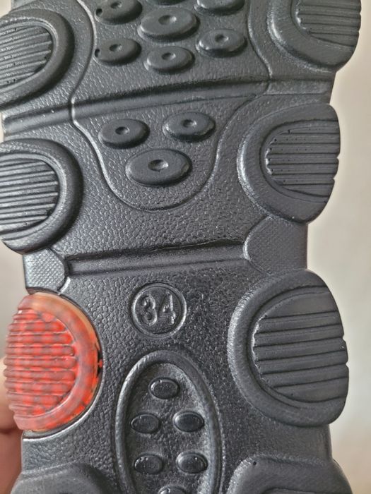 Продам сандалии для мальчика