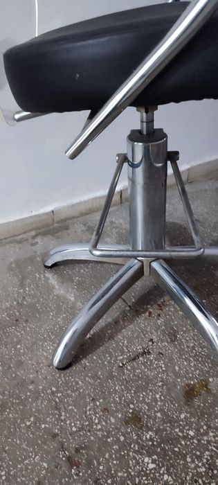Scaune folosite pentru coafor
