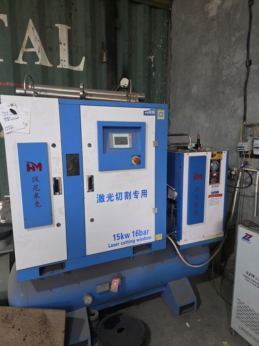 Komplekt holatdaLazerniy rezka sotiladi holati a'lo 1.5kv 1.50 x 3.